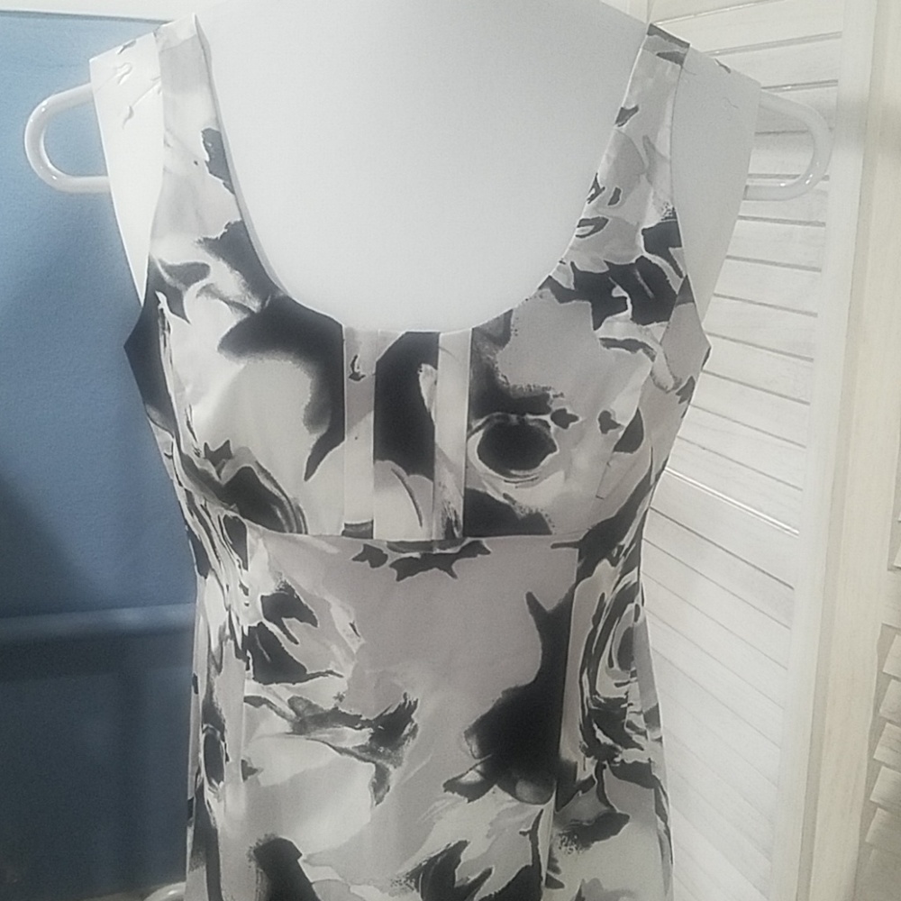 Dress - Picture 2 of 5